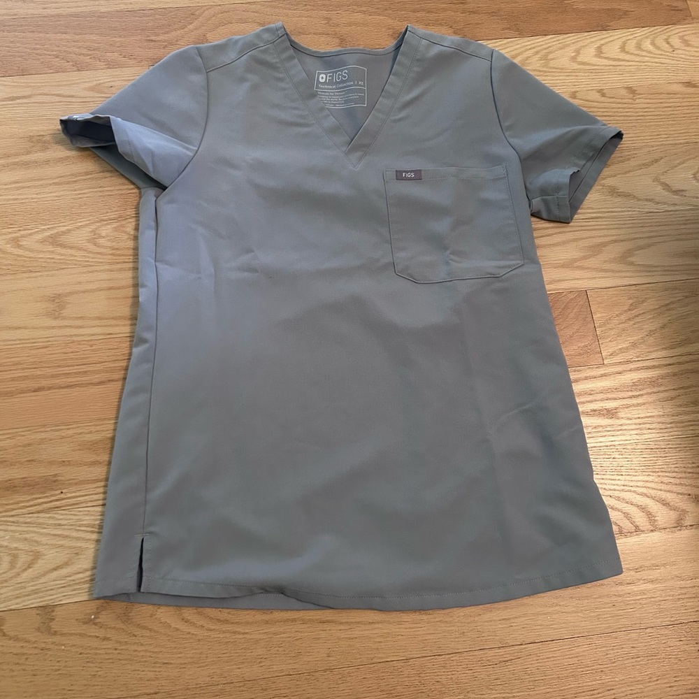 Women’s figs scrubs